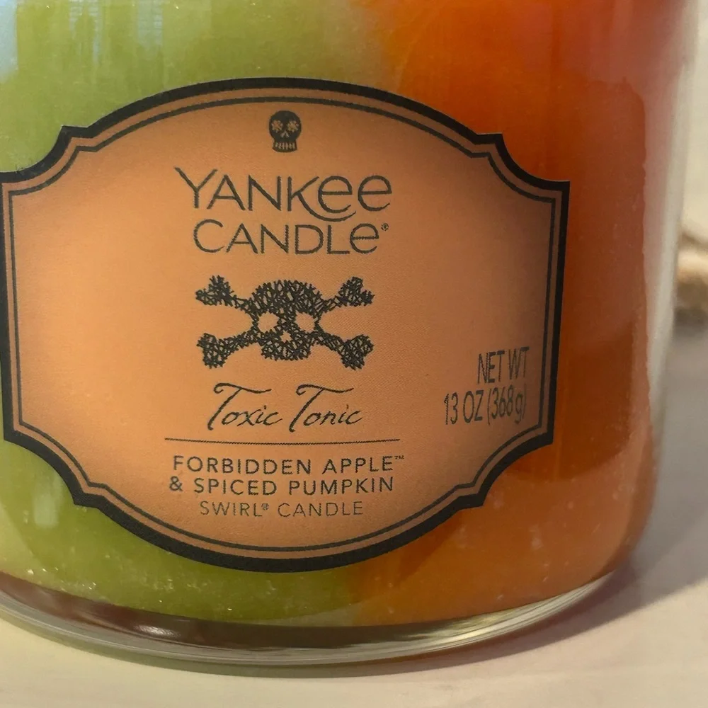 Yankee Candle Toxic Tonic  Swirl 13 OZ. Apple & Pumpkin. Retired and HTF.